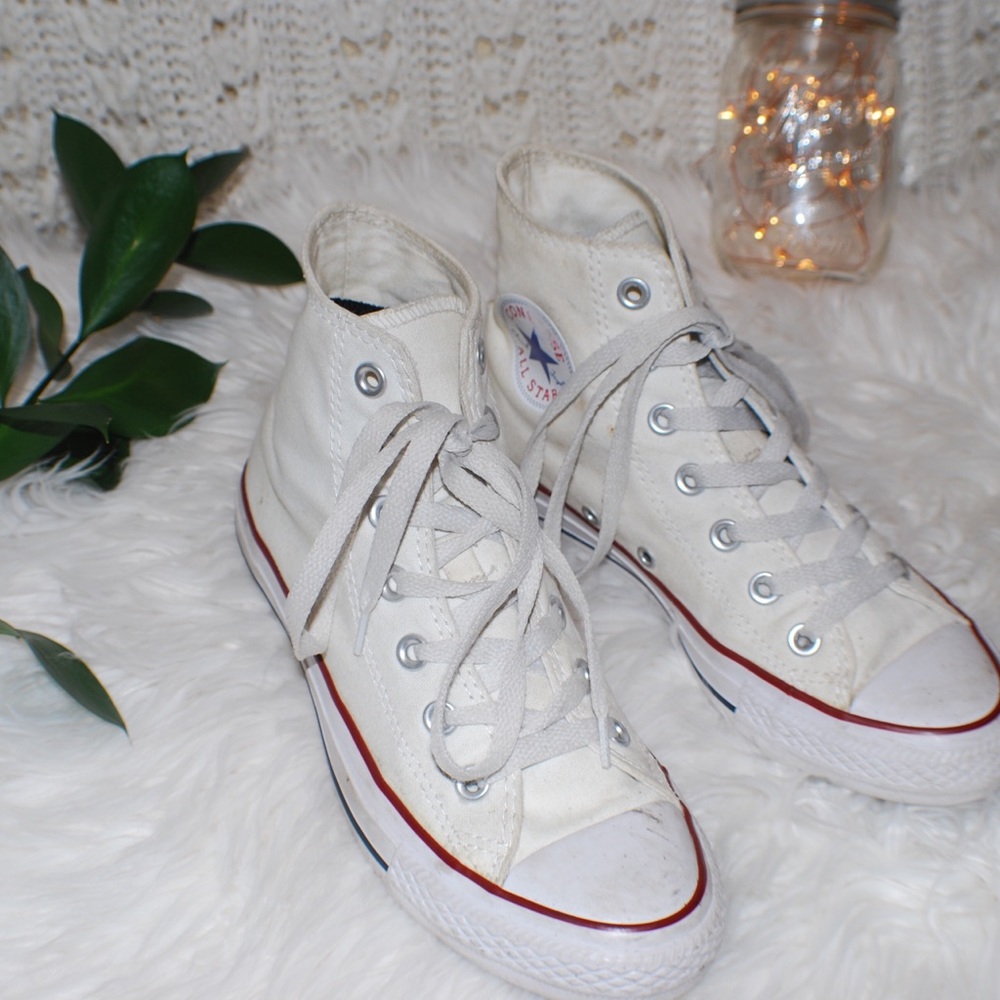 SOLD ON DEPOP like high top white converse